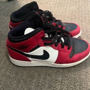 Chicago Jordans Mid